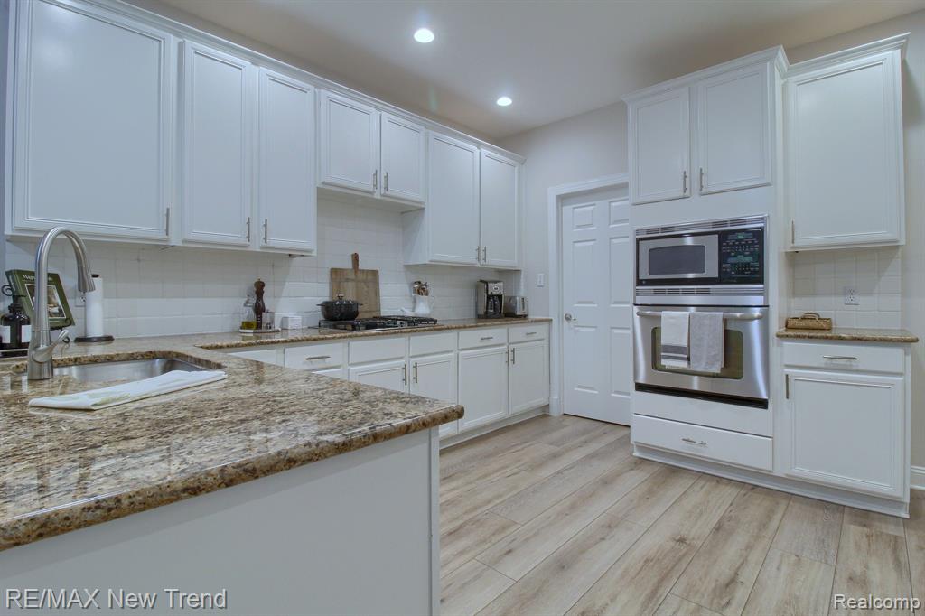 49698 Timber Trail, Novi, MI — Photo 15