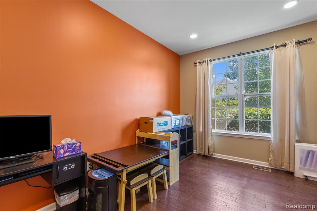 28547 Oakmonte Circle E, New Hudson, MI 48165 — Photo 14