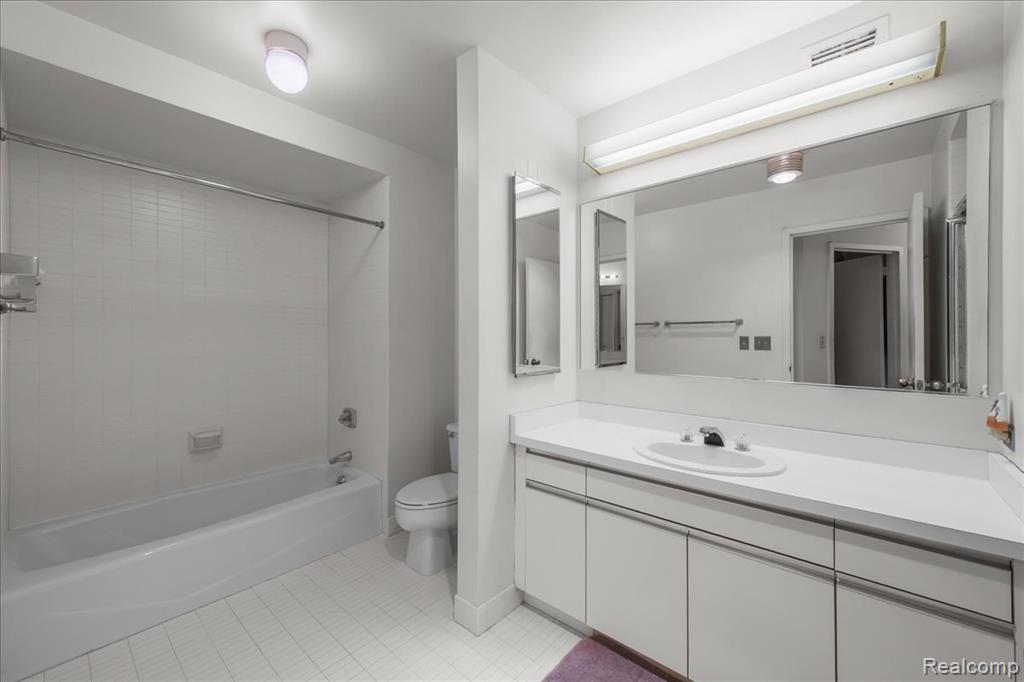 5000 Town Center, 3303-3304, Southfield, MI 48075 — Photo 28