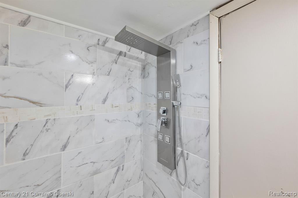 8841 WHITCOMB Street, Detroit, MI 48228 — Photo 10