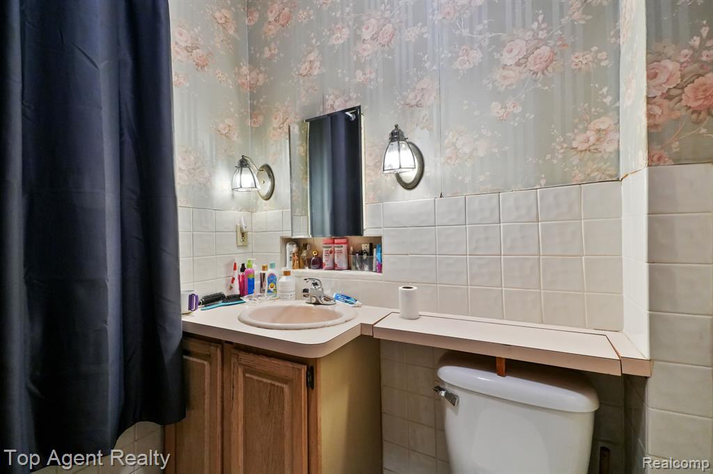 933 CAMERON Avenue, Pontiac, MI 48340 — Photo 19