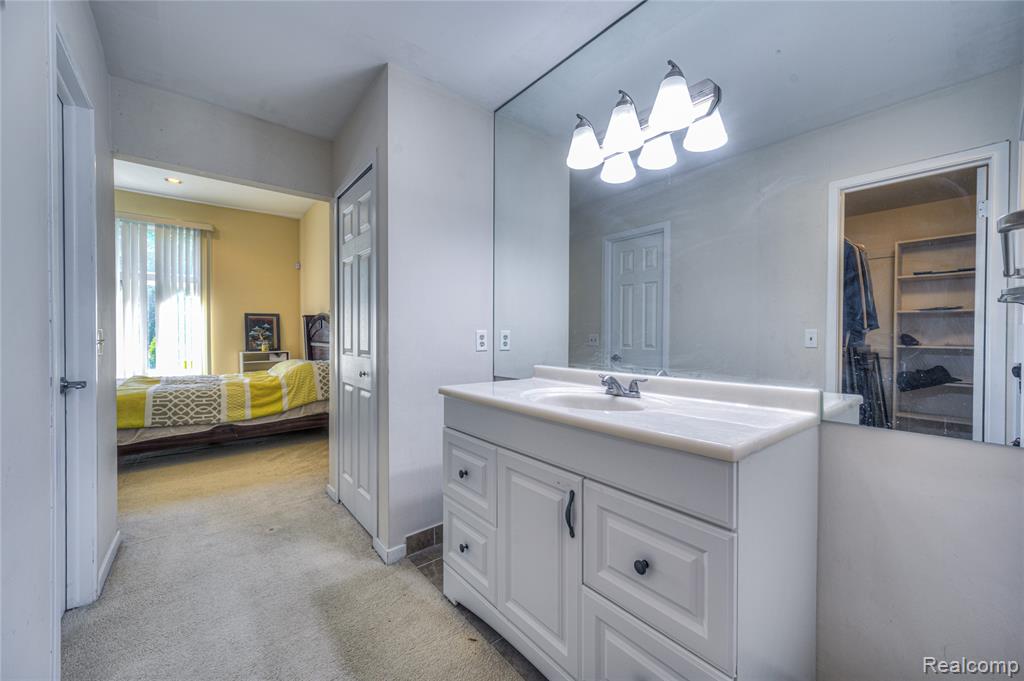 6460 Charles Drive, West Bloomfield, MI — Photo 36