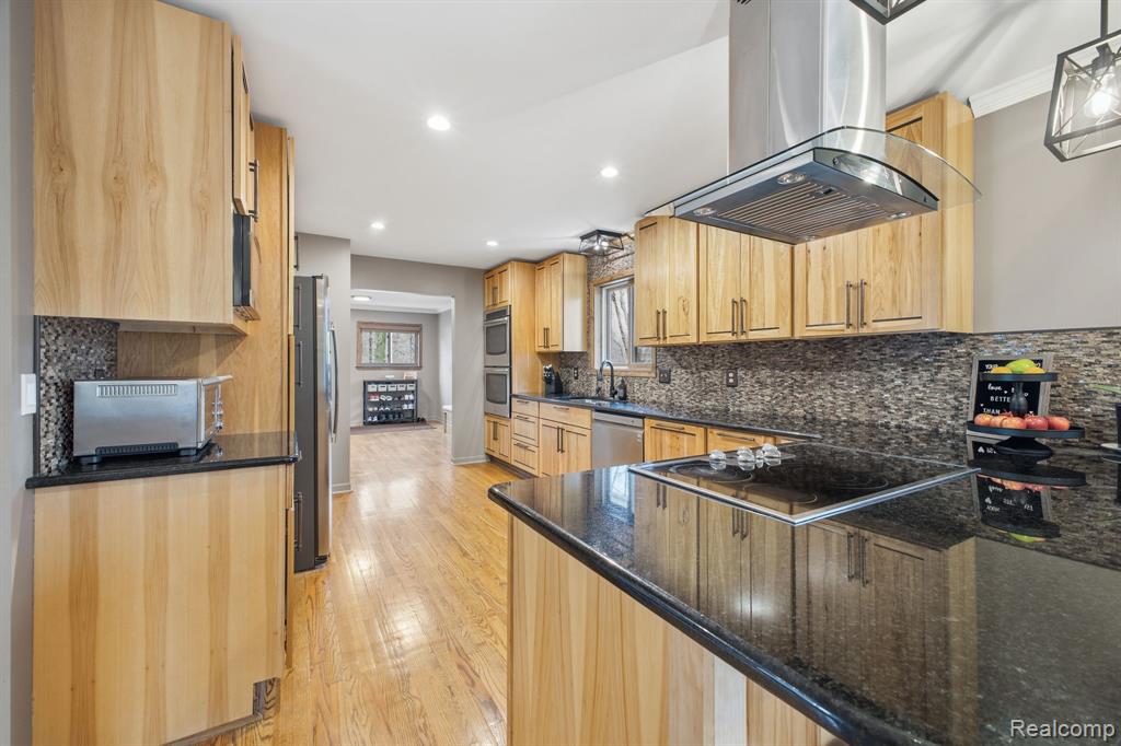 9115 Pine Hill Trail, Fenton, MI 48430 — Photo 18