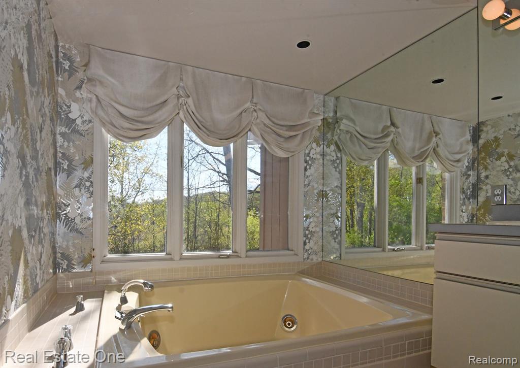 20080 Longridge Court, Northville, MI 48167 — Photo 32