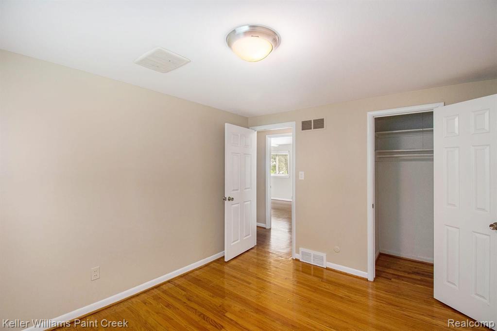 7374 WOODRIDGE Road, West Bloomfield, MI — Photo 13