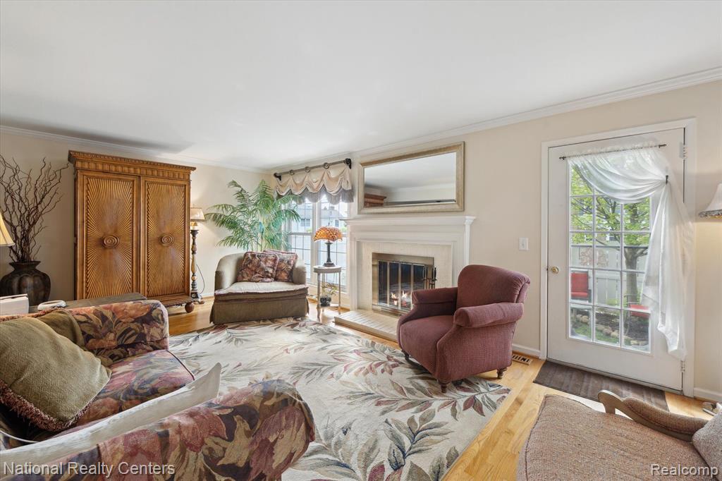 21336 E GLEN HAVEN Circle, Northville, MI 48167 — Photo 4