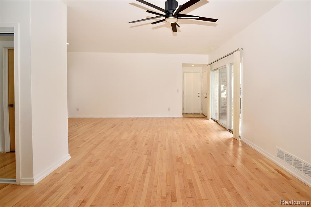 29439 LAUREL Drive, Farmington Hills, MI 48331 — Photo 10