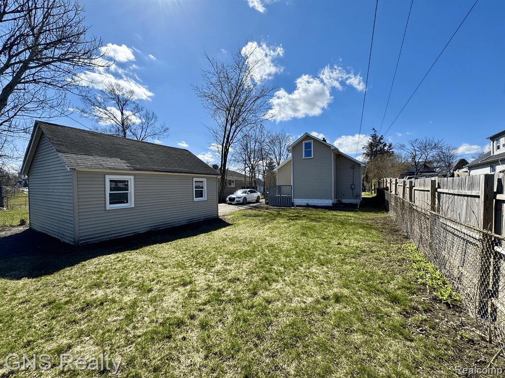 882 KENILWORTH Avenue, Pontiac, MI 48340 — Photo 19