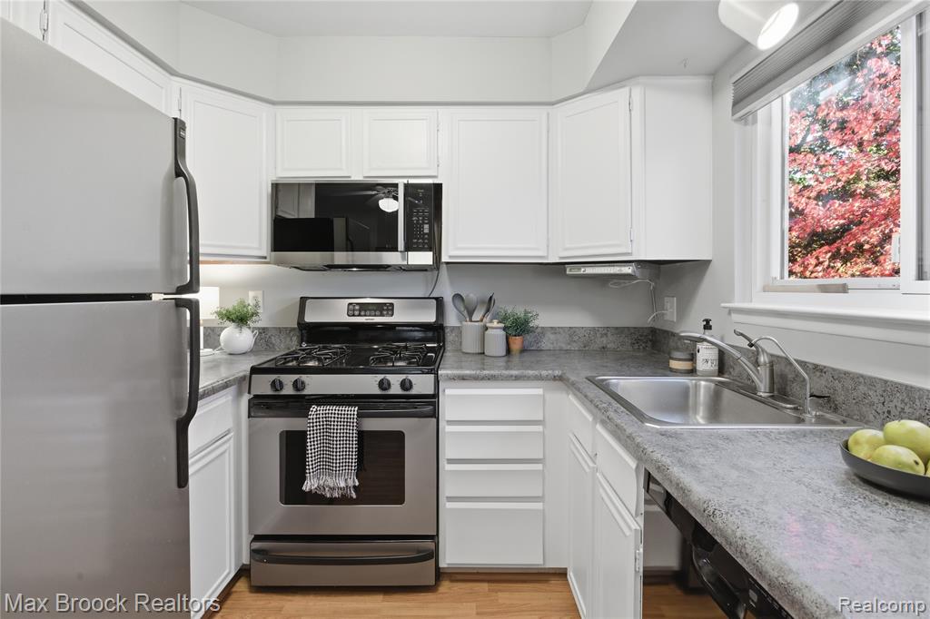 2846 Bombridge Court, Ann Arbor, MI 48104 — Photo 16