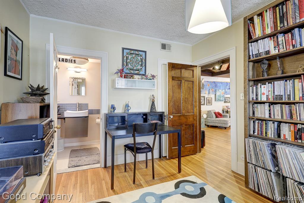 19 Oakdale Boulevard, Pleasant Ridge, MI — Photo 30