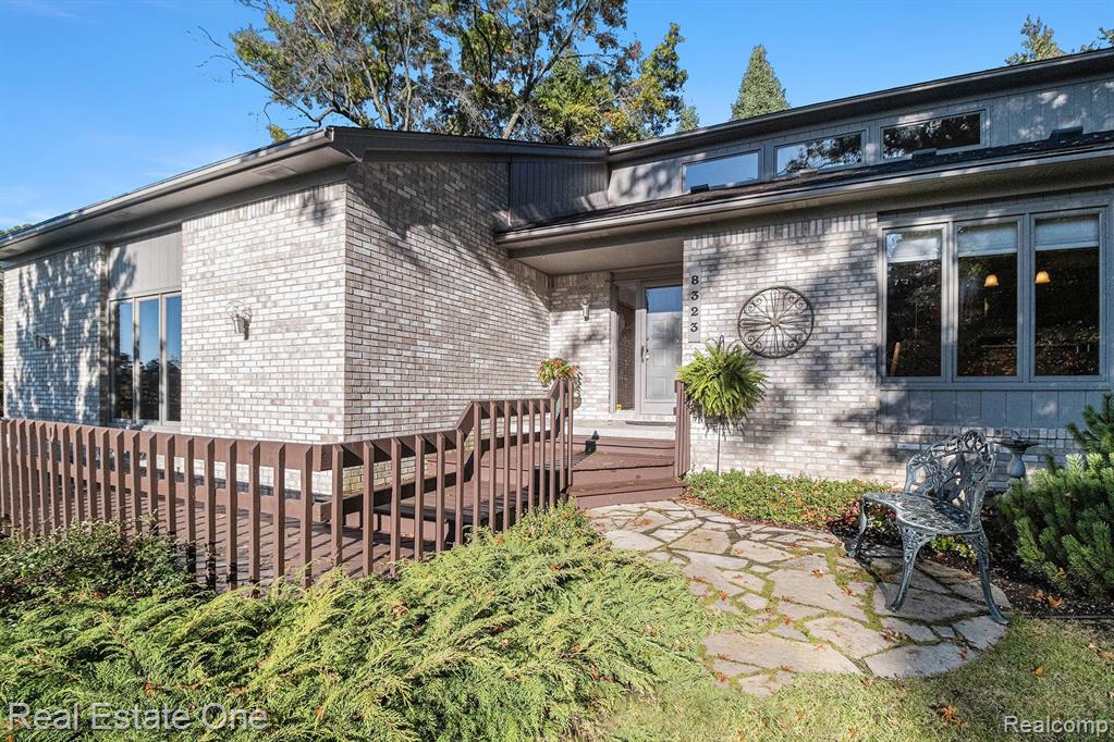 8323 FAWN VALLEY Drive, Clarkston, MI 48348 — Photo 4