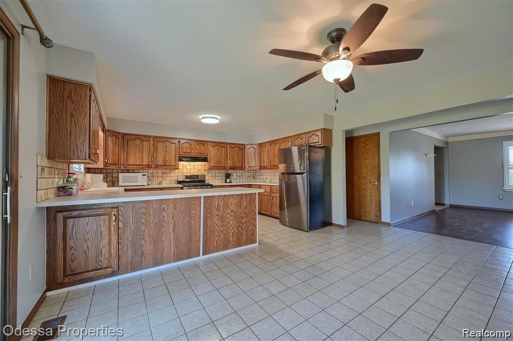 16185 24 MILE Road, Macomb, MI 48042 — Photo 10
