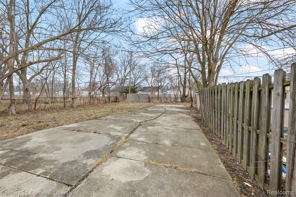 8468 Minock Street, Detroit, MI 48228 — Photo 16