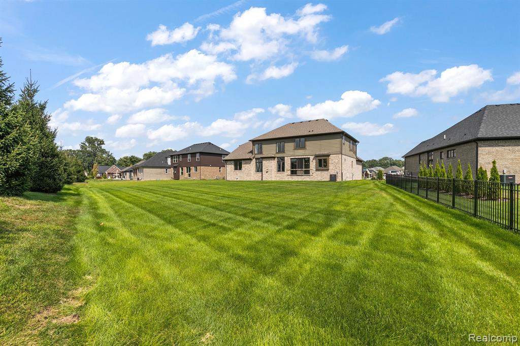 45190 TWIN RIVER Drive, Macomb, MI 48044 — Photo 10