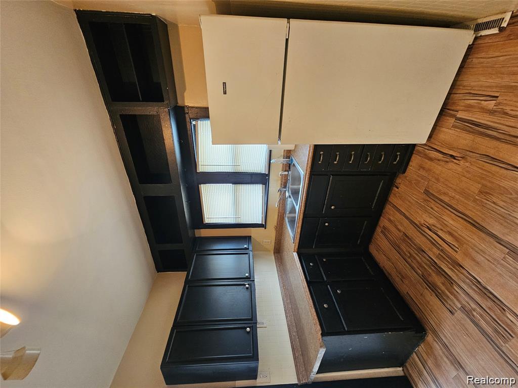 8033 JACKSON Avenue, Warren, MI 48089 — Photo 8