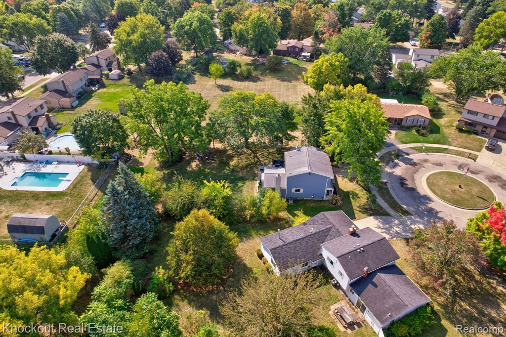 6157 Barker Circle, Waterford, MI 48329 — Photo 47