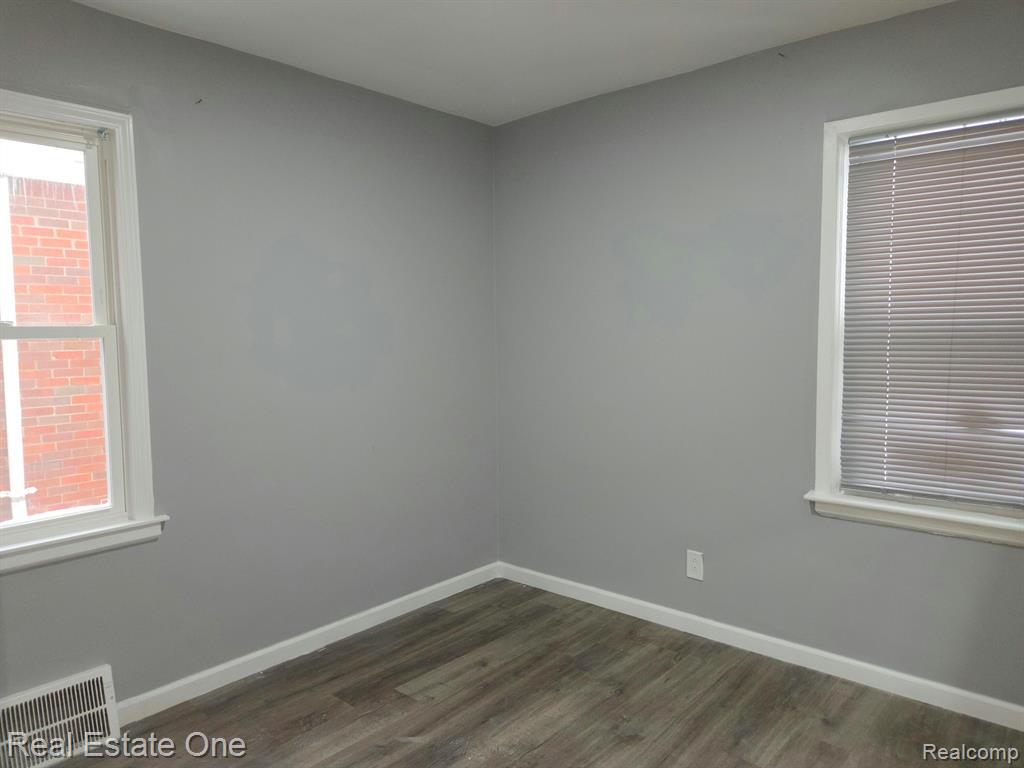 8254 Sussex Street, Detroit, MI 48228 — Photo 25