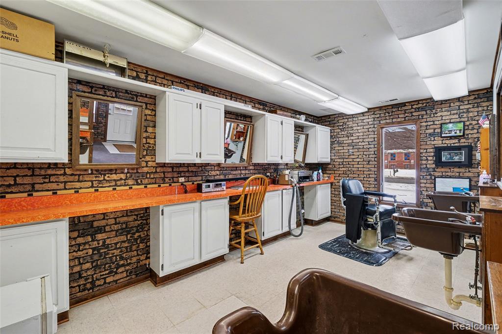 1011 S Graham Road, Flint, MI 48532 — Photo 7