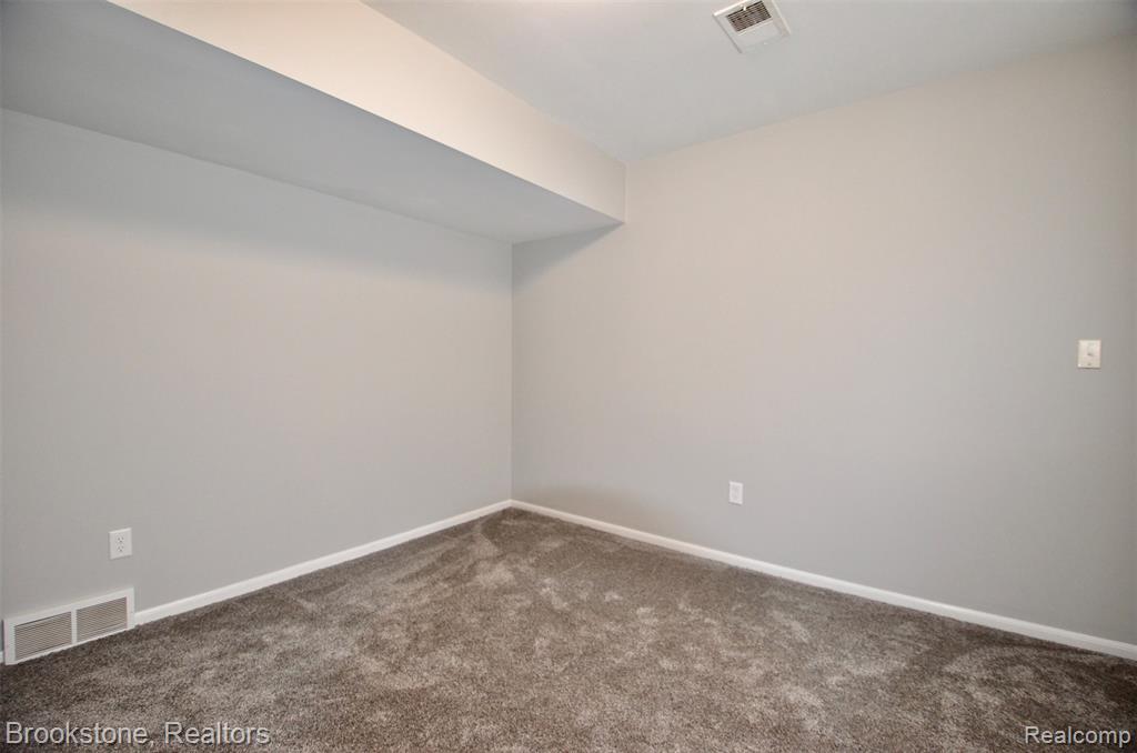 7244 Chapel View Drive, Clarkston, MI — Photo 35