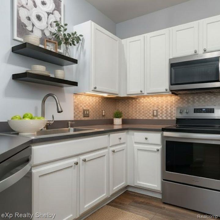 9103 Addington Drive, Commerce Twp, MI 48390 — Photo 2