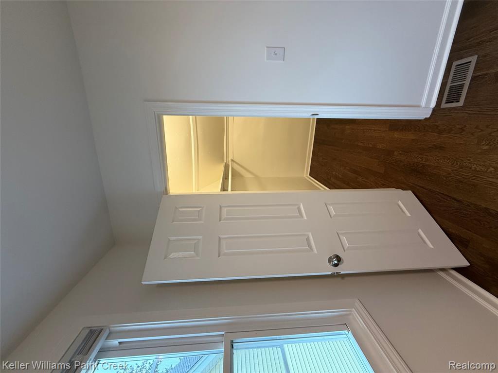 410 E Twelve mile Road, Royal Oak, MI 48073 — Photo 18