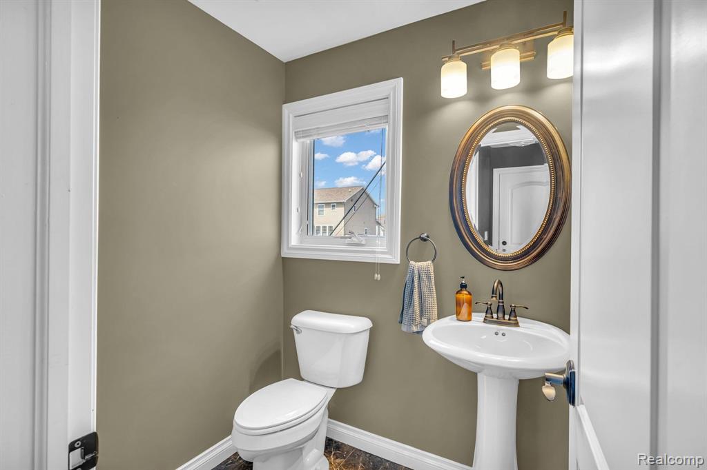 5274 STILLWATER Road, Bay City, MI 48706 — Photo 10