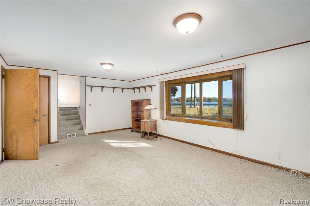 5274 Cooley Lake Road, Waterford, MI 48327 — Photo 33