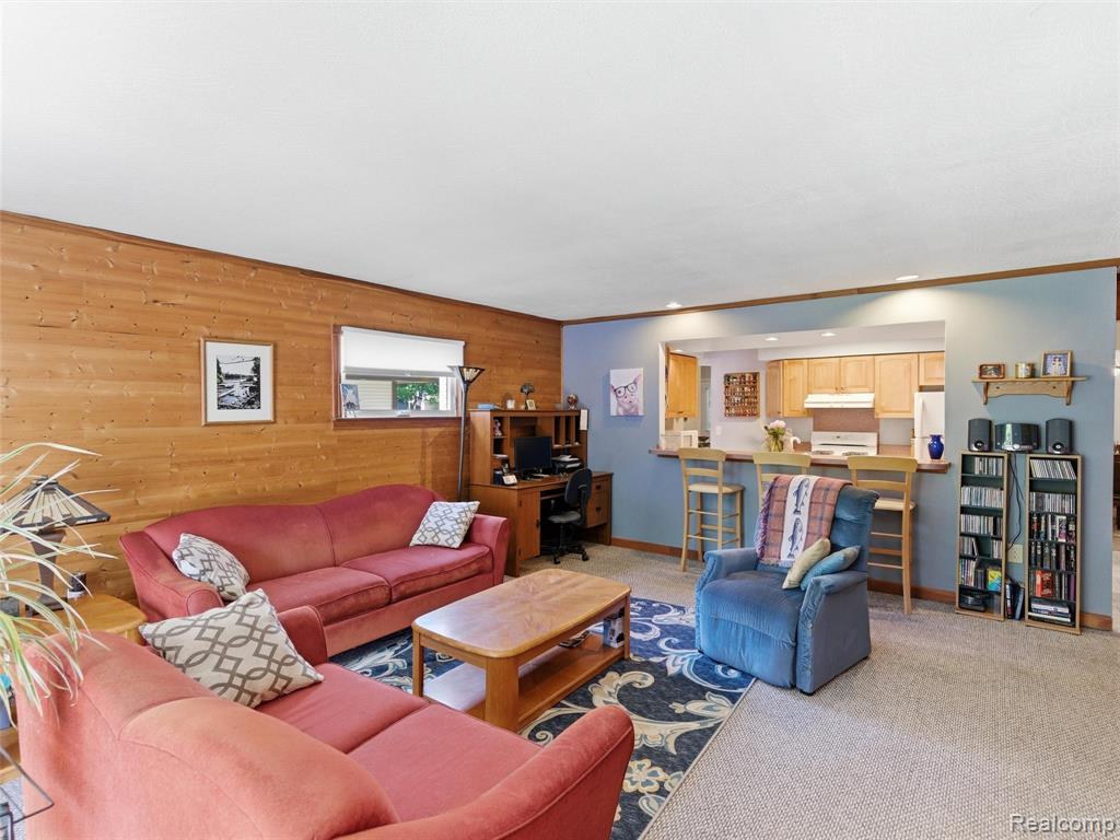 5565 Crescent Road, Waterford, MI 48327 — Photo 17