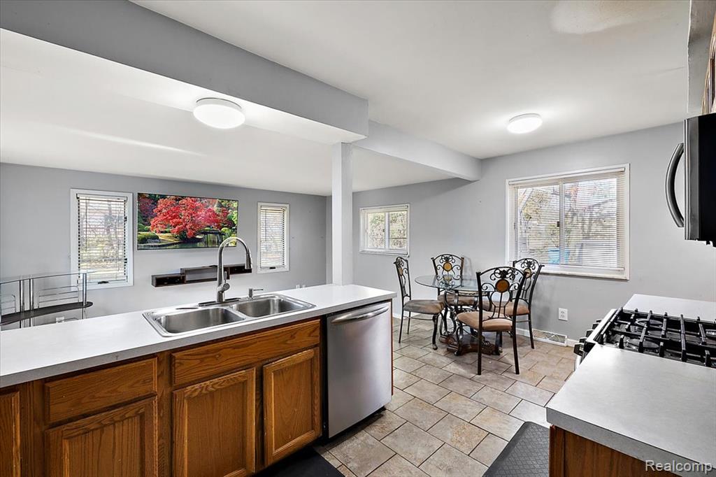 4775 Halberd Street, Commerce Twp, MI 48382 — Photo 13
