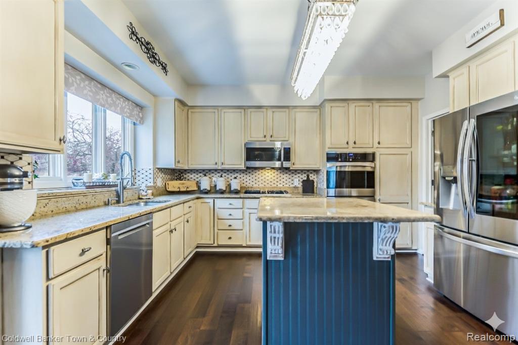 47740 Royal Pointe Drive, Canton, MI 48187 — Photo 15