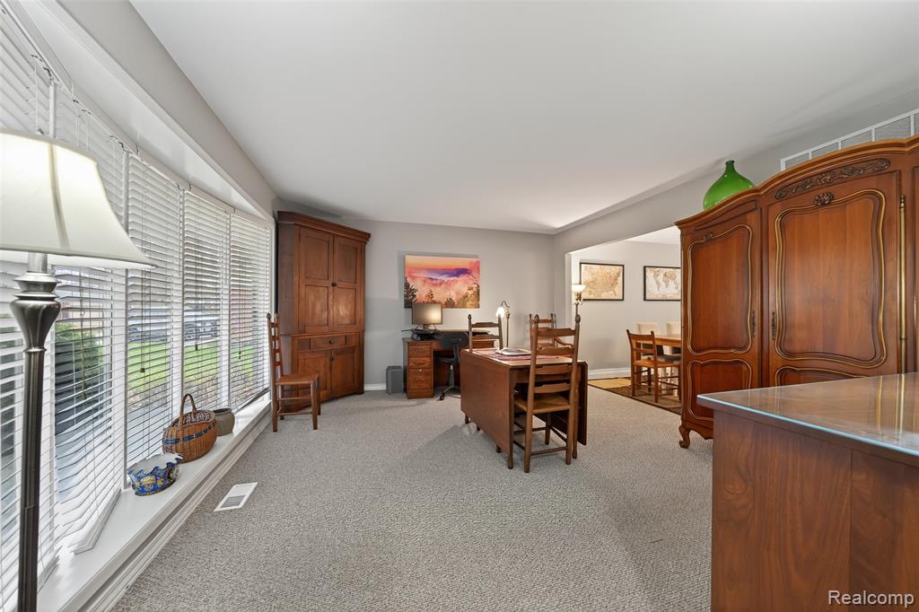 3960 Kings Point Drive, Troy, MI 48083 — Photo 11