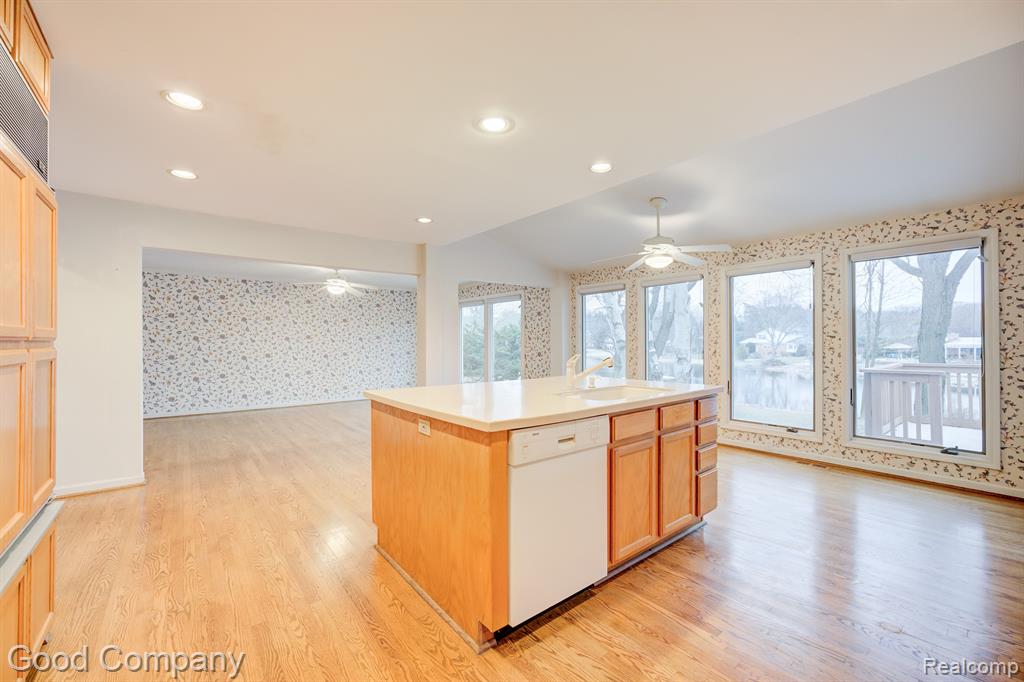 702 PARKMAN Drive, Bloomfield Hills, MI 48304 — Photo 20