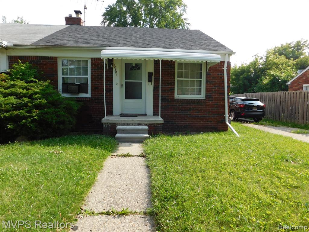 18557 Roscommon Street, Harper Woods, MI 48225 — Photo 3
