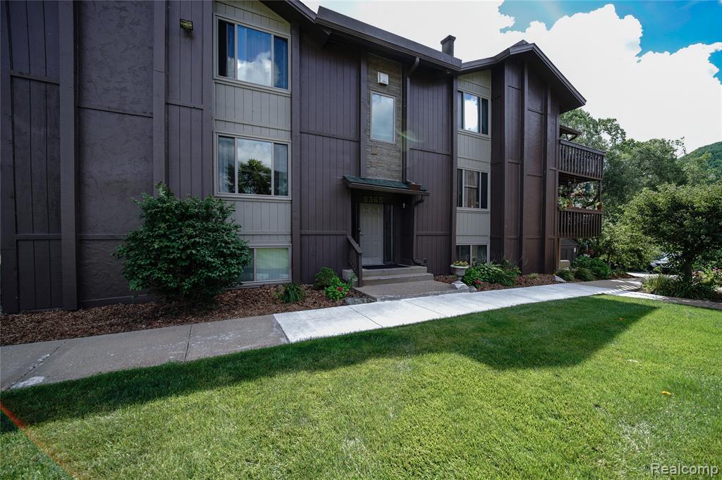 8365 Pontiac Lake Road, 12, White Lake, MI