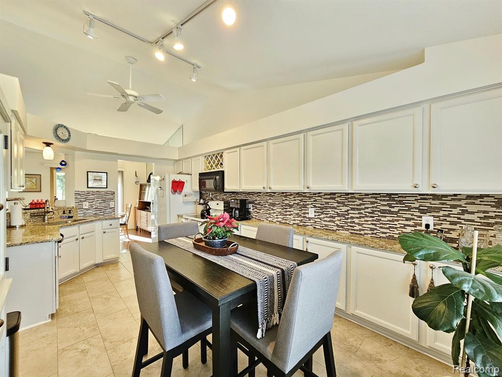 51549 HICKORY Lane, Macomb, MI 48042 — Photo 11