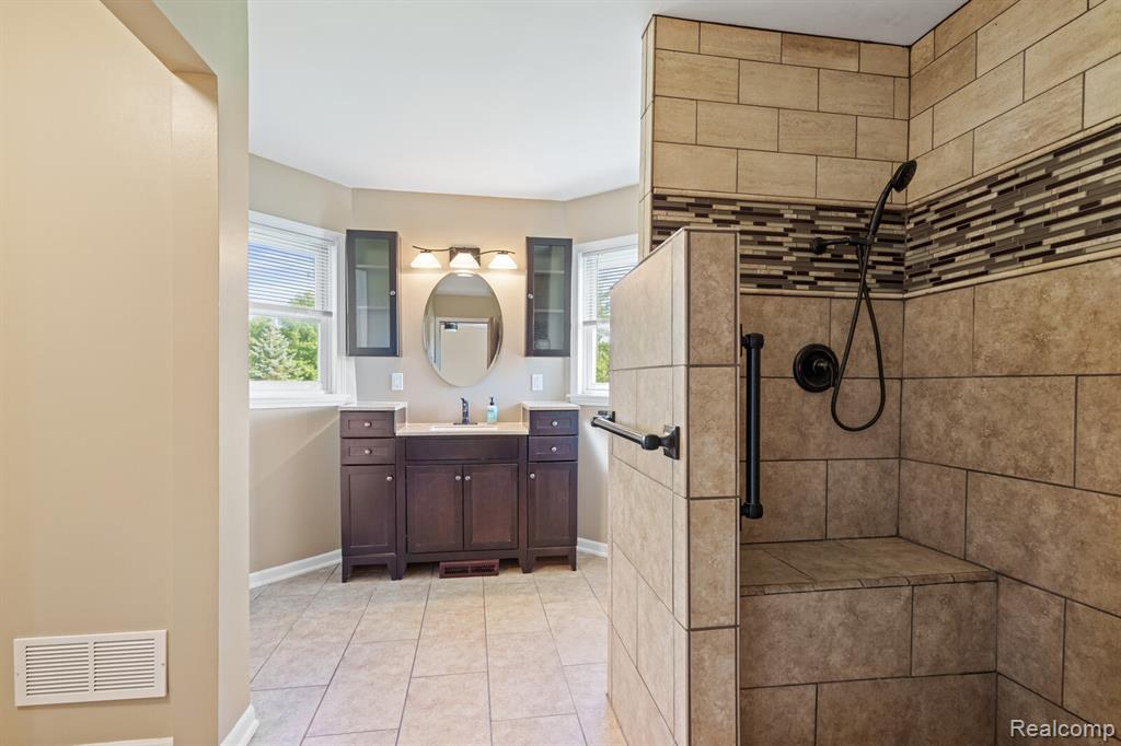 8038 Duquette Road, Brockway, MI 48097 — Photo 19