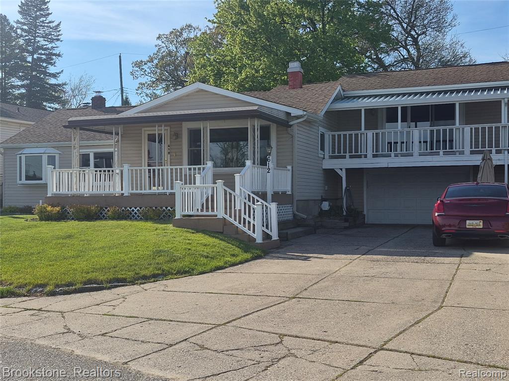 612 Buena Vista Avenue, Lake Orion, MI 48362