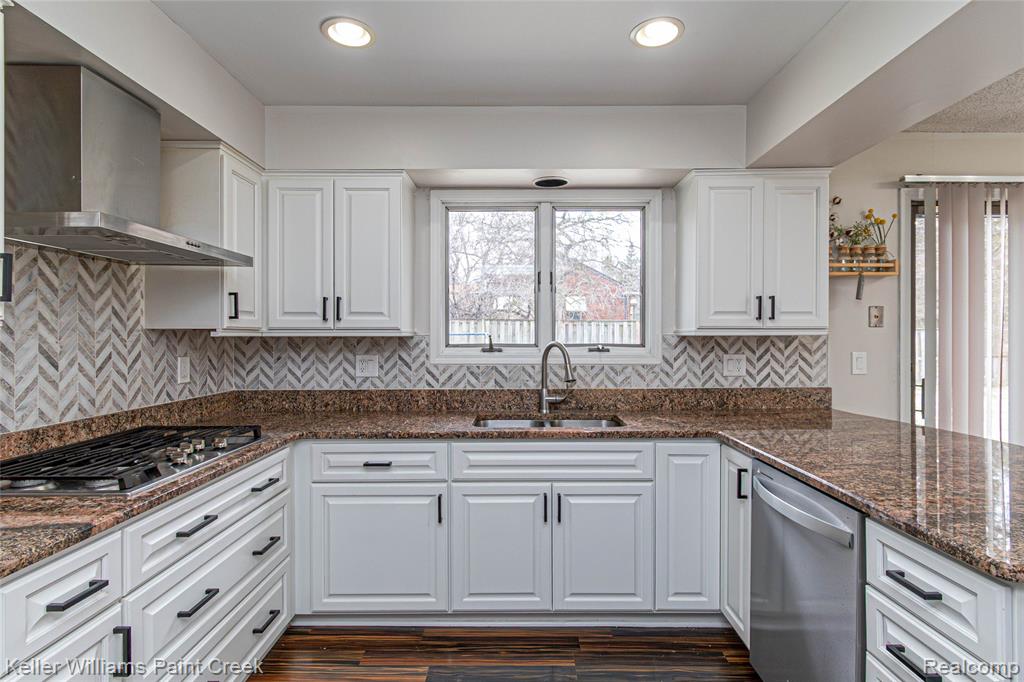 5700 Point Of The Woods Drive, West Bloomfield, MI 48324 — Photo 28