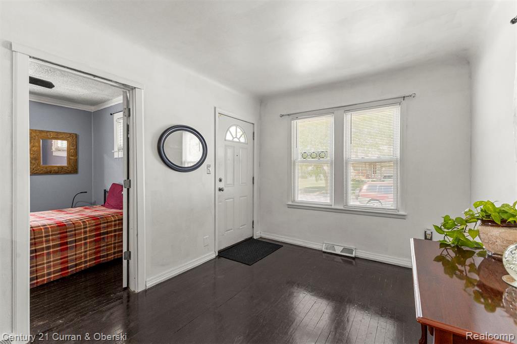 5671 Syracuse Street, Dearborn Heights, MI 48125 — Photo 4