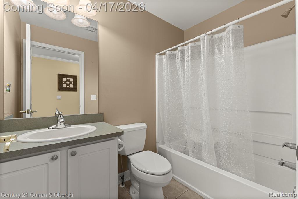 134 Legacy Park Circle, Dearborn Heights, MI 48127 — Photo 33