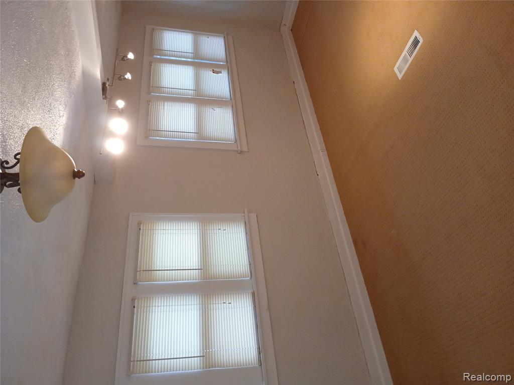 186 Mason Avenue, Norton Shores, MI 49441 — Photo 24