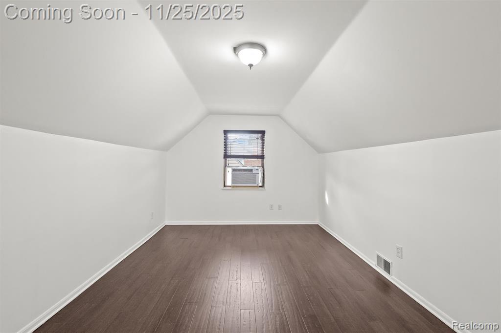 13111 Nadine Avenue, Huntington Woods, MI — Photo 20