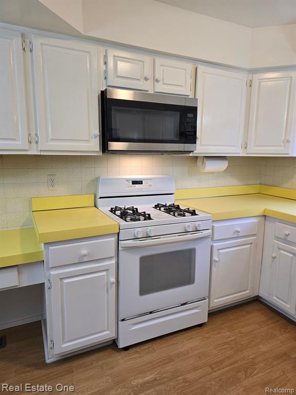6929 CHADWICK Drive, Canton, MI 48187 — Photo 16