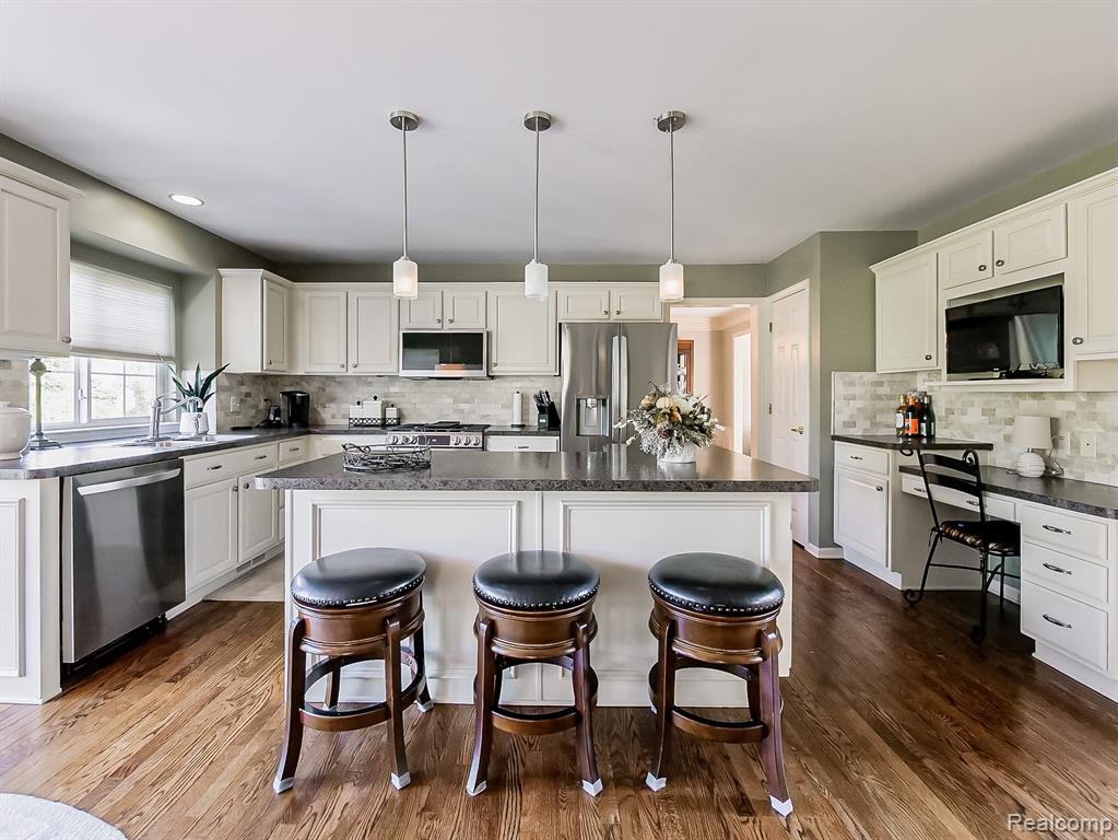 48581 Greenwich Circle, Canton, MI 48188 — Photo 4