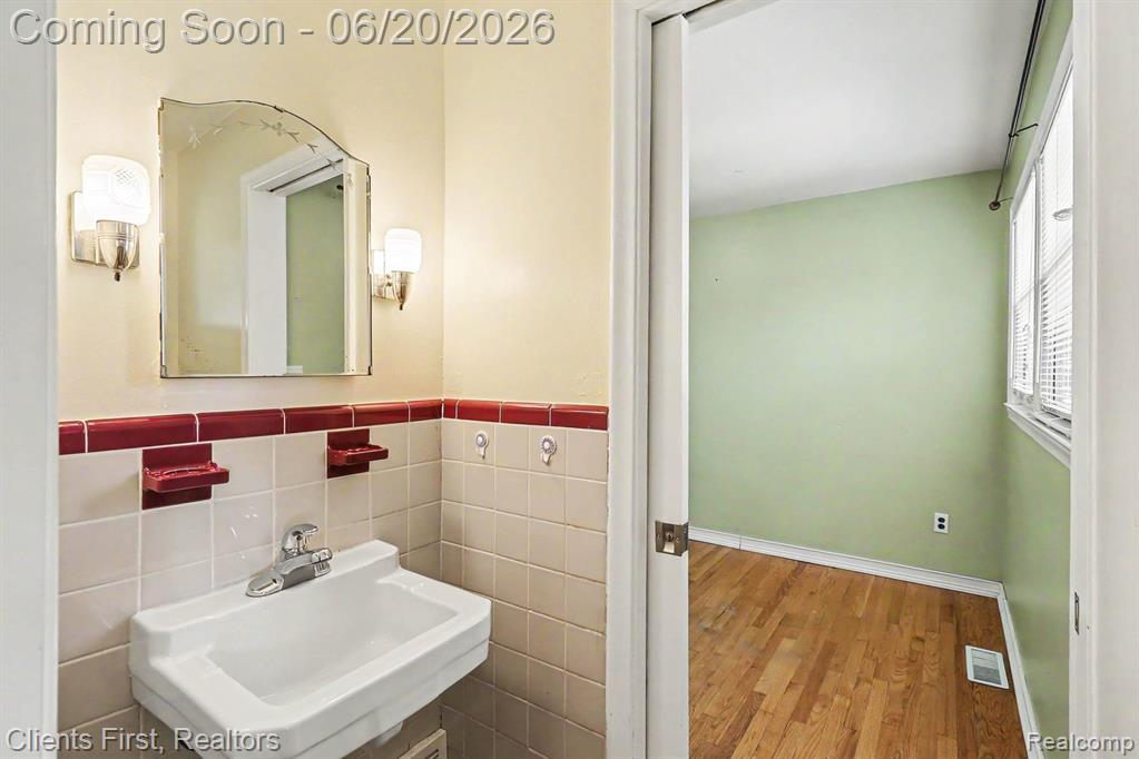 8260 Arnold Street, Dearborn Heights, MI 48127 — Photo 19