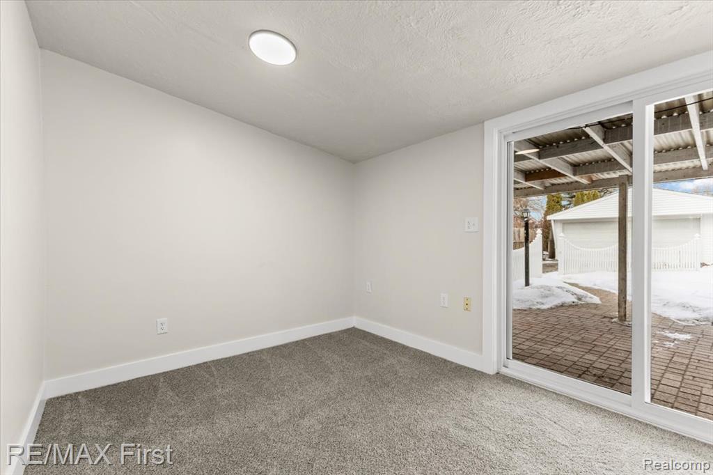 561 Andresen Court, Hazel Park, MI 48030 — Photo 24
