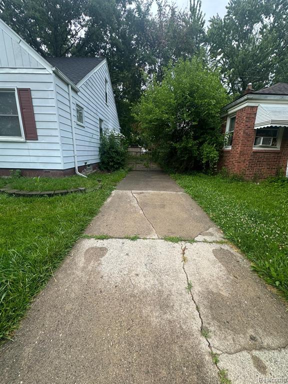 20413 Kingsville Street, Harper Woods, MI 48225 — Photo 2