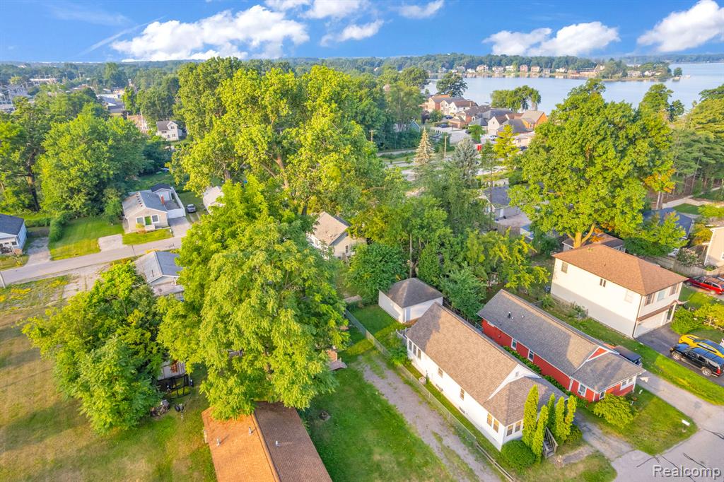 3033 Moss Street, Keego Harbor, MI 48320 — Photo 3