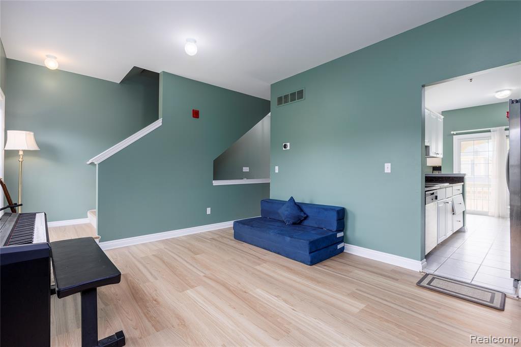 1569 E Lakeview Lane, Canton, MI 48187 — Photo 3