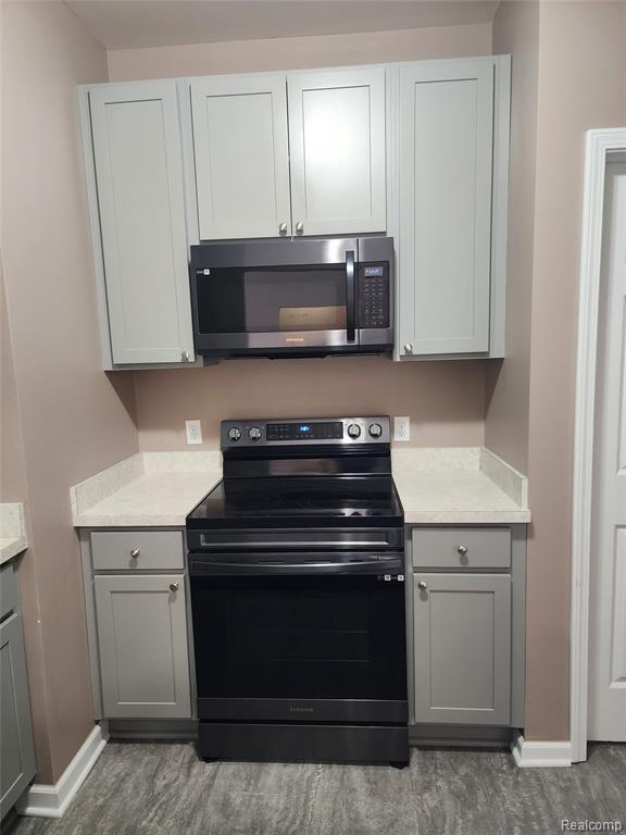 18106 Addington Drive, Commerce Twp, MI 48390 — Photo 17